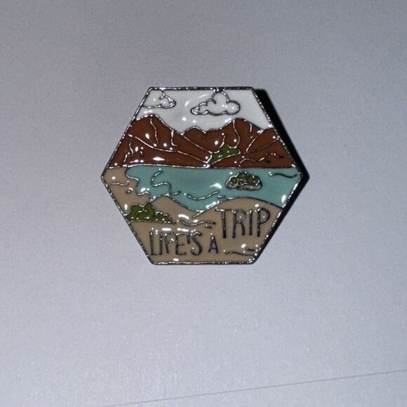 Life’s A Trip Beach Mountains Vacation Pin Brooch - Picture 1 of 1